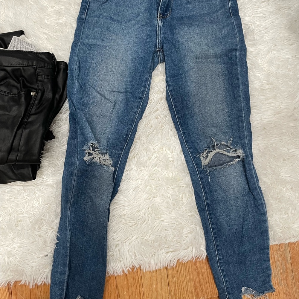 Just Black Midwaisted Knee Ripped Jeans- Size 26